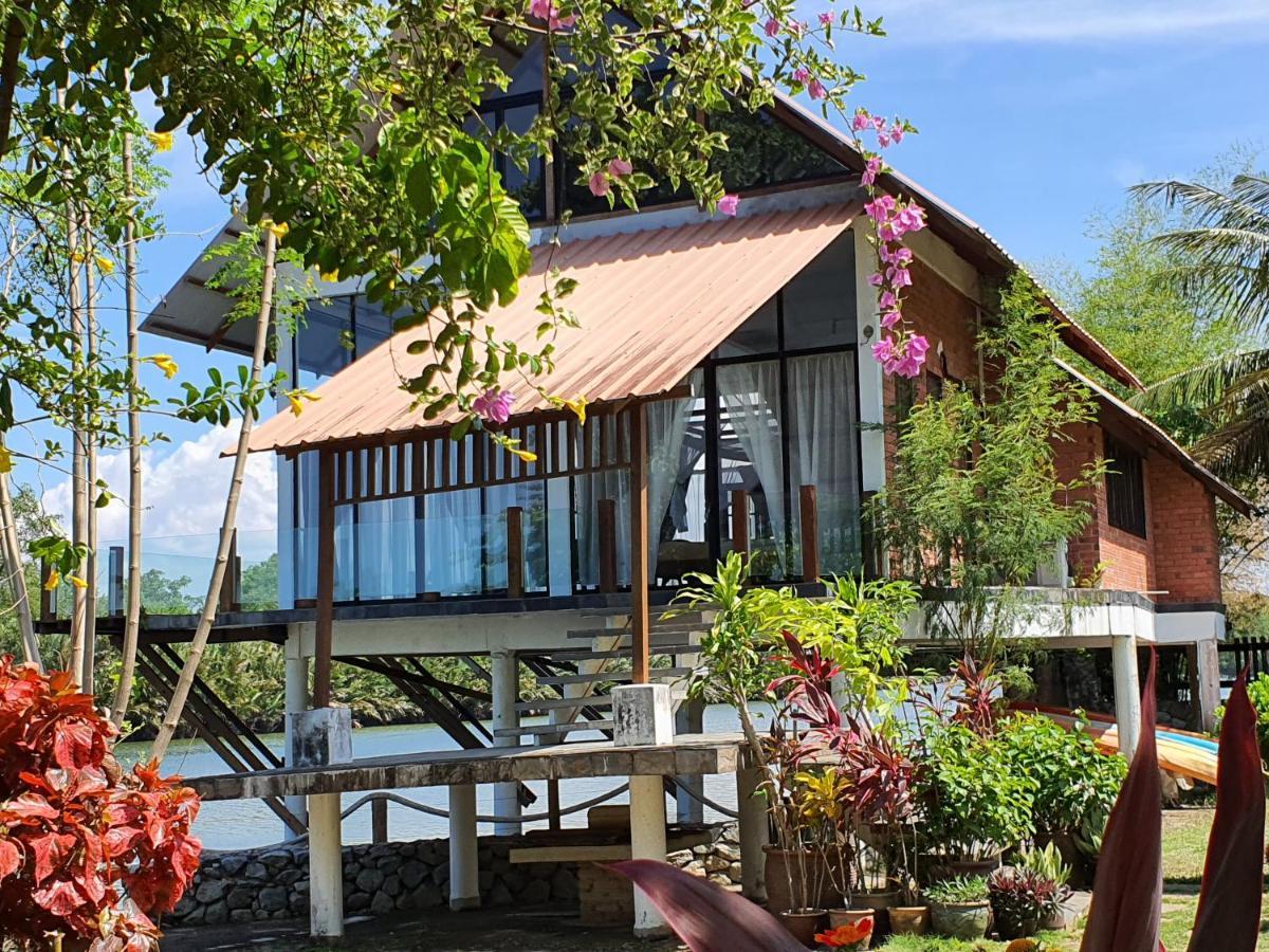 Homestay Ala Riverview Lodge Кота-Бару Экстерьер фото